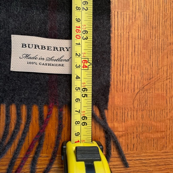 Authentic Burberry Cashmere scarf,  gray, excellent condition. - Picture 4 of 5